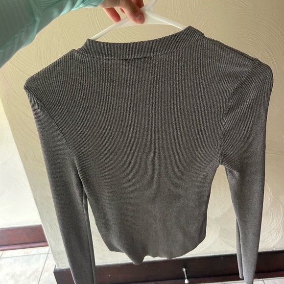 Gray Ribbed Women's Top - Picture 2 of 2